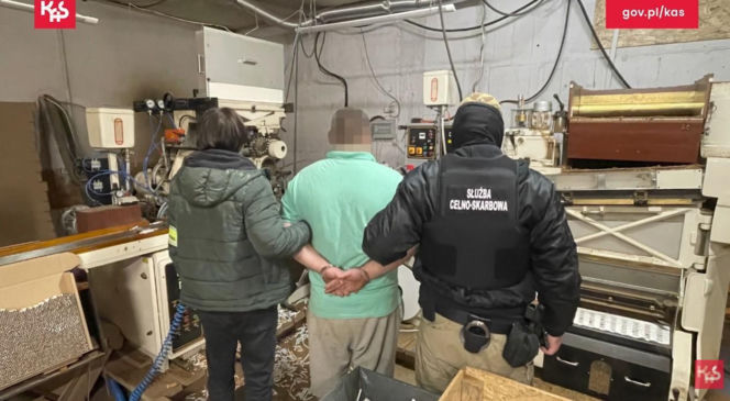 Celnicy zlikwidowali nielegalną fabrykę papierosów. Przejęli towar warty ponad 10 milionów
