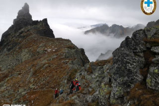 Tatry: Niemka wdrapała się na Rysy i spadła. Trudna akcja TOPR–owców [mamy ZDJĘCIA z akcji]