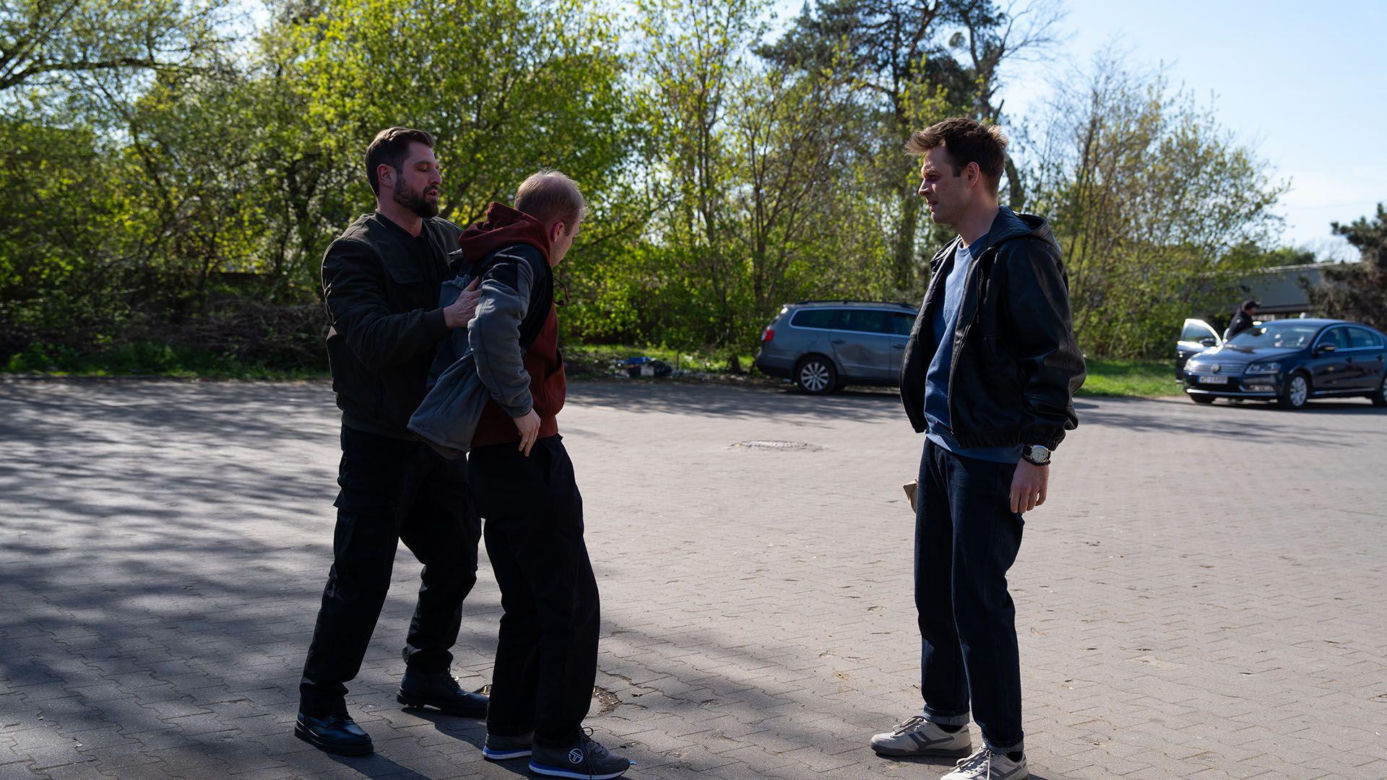 Na dobre i na złe odc. 999. Mario (Marcin Korcz), Radek Biegun (Mateusz Lisiecki)