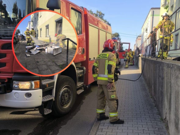 W mieszkaniu wybuchł pożar. Strażacy znaleźli tam nieprzytomną kobietę
