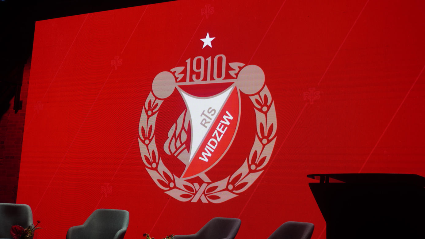 Wielki dzień w ponad 100-letniej historii Widzewa. Robert Dobrzycki oficjalnie nowym właścicielem klubu