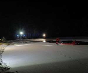 Kobieta i dziecko pod lodem