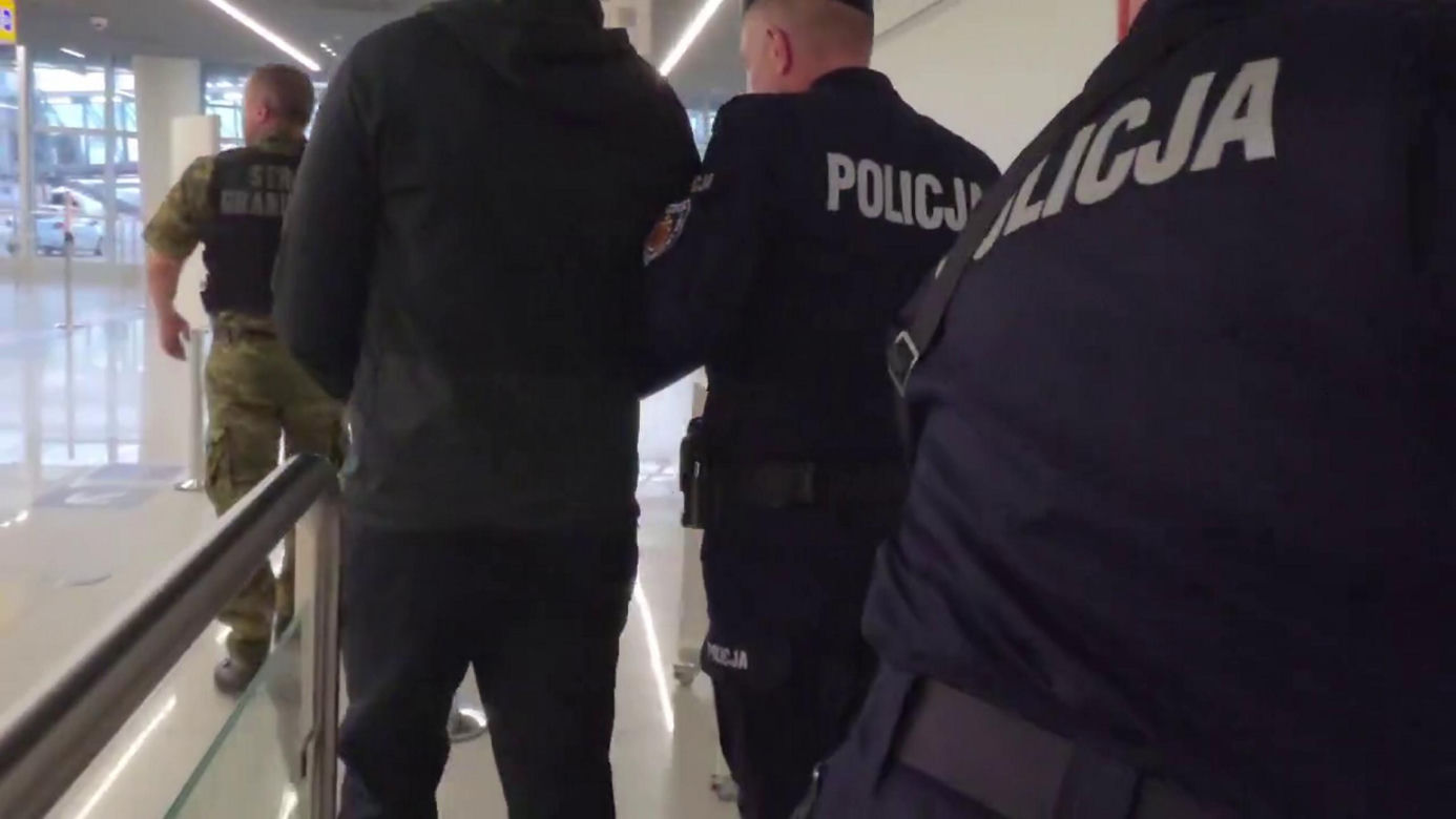 Tak wyglądała ekstradycja Sebastiana M. do Polski. Policja ujawniła nagranie. 