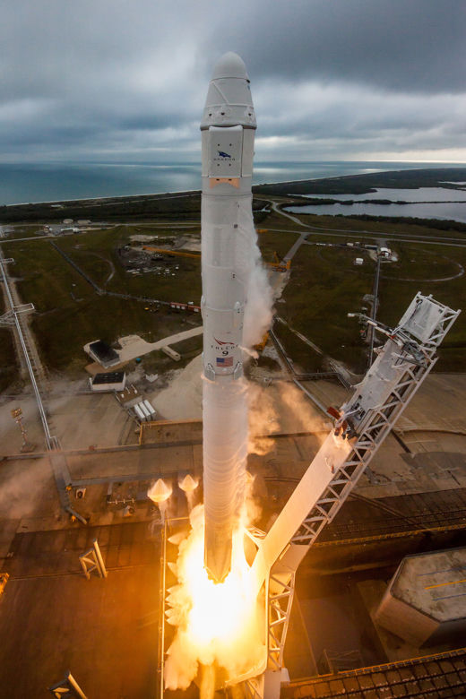 Start rakiety Falcon 9 z przylądka Canaveral