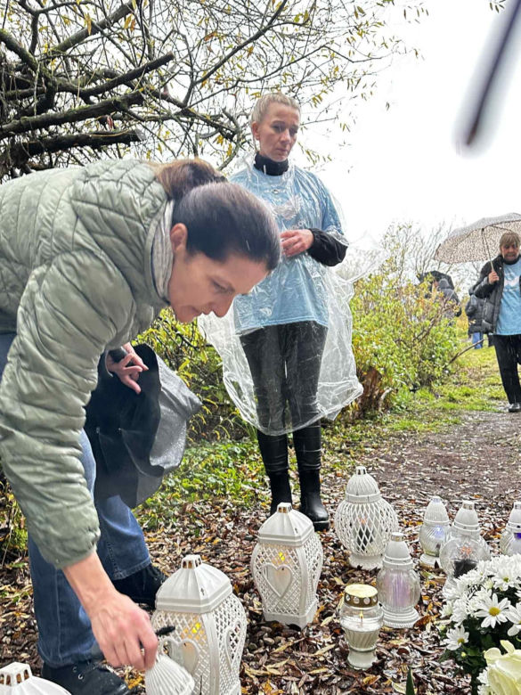 Mama cierpi po stracie Mai. Codziennie odwiedza miejsce znalezienia zwłok. Co powiedziałaby mordercy córki?