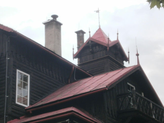 To jedna z najpiękniejszych willi w Małopolsce. Przed wojną było w niej kultowe sanatorium