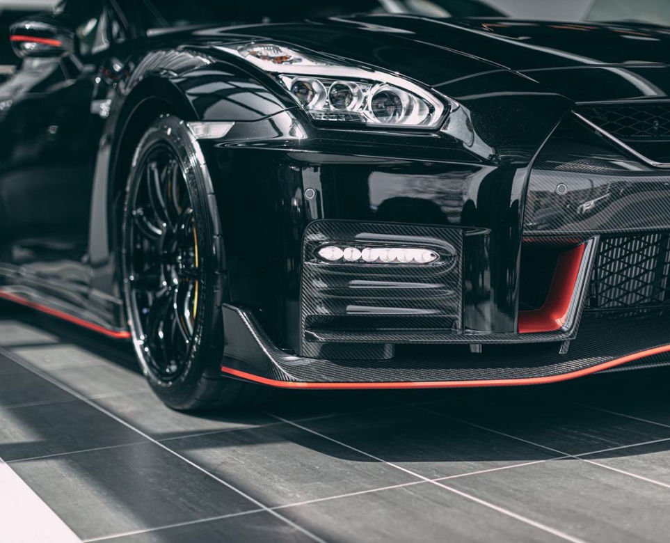 Krzysztof Hołowczyc i nowy Nissan GT-R Nismo