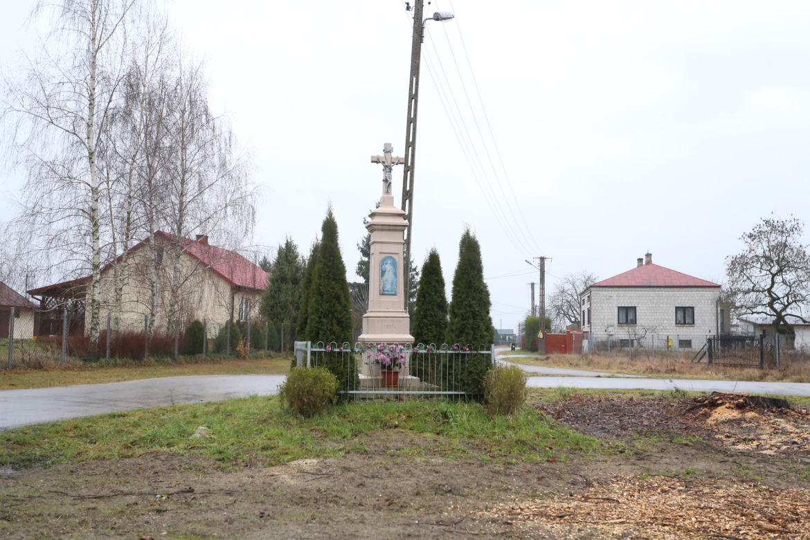 Makabra w Rozniszewie. Mąż zabił żonę i ranił syna	