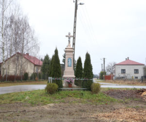 Makabra w Rozniszewie. Mąż zabił żonę i ranił syna	