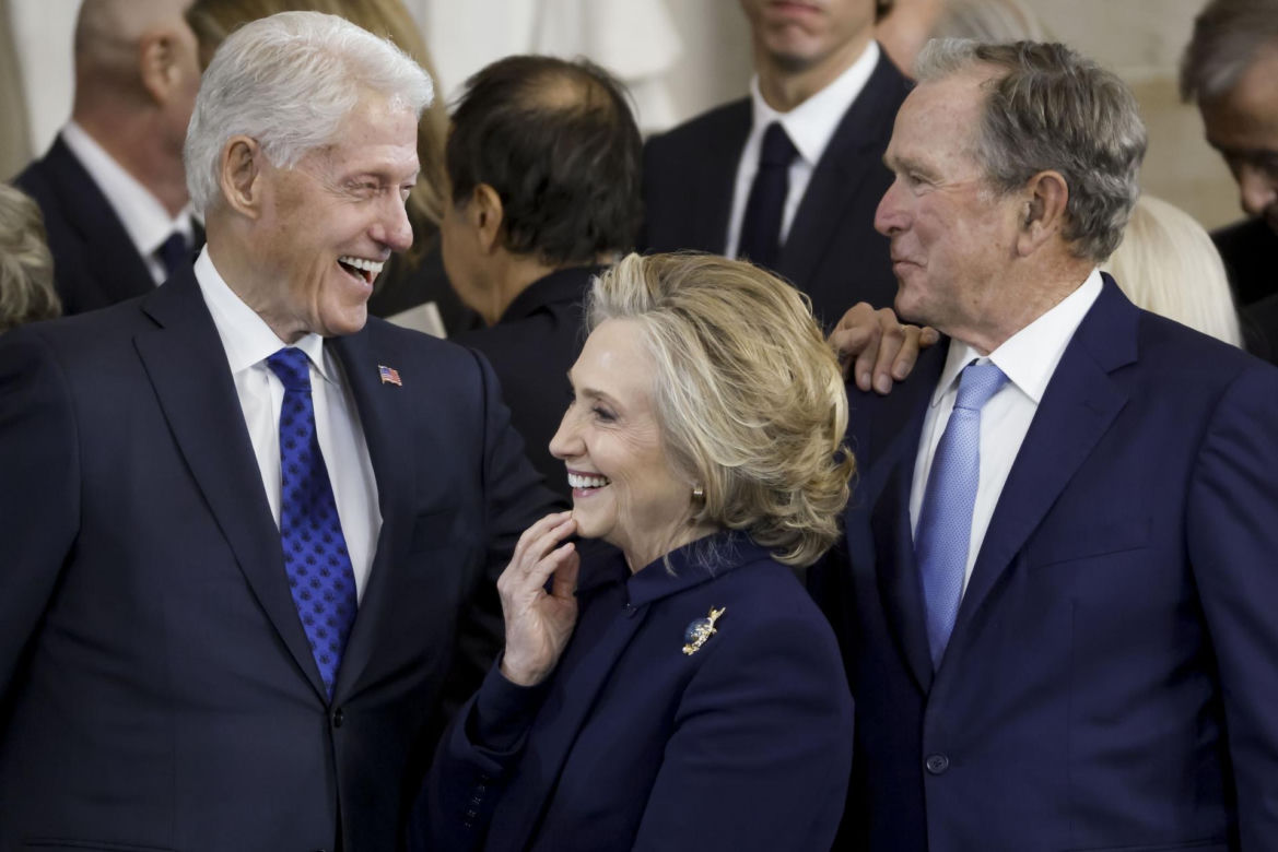 Dopiero teraz pokazali, co zrobiła Hillary Clinton na inauguracji! Zagadkowa sprawa