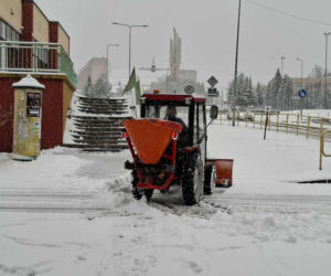 Atak zimy w Świętokrzyskiem. Śnieg i trudne warunki drogowe 23 Listopada 2025