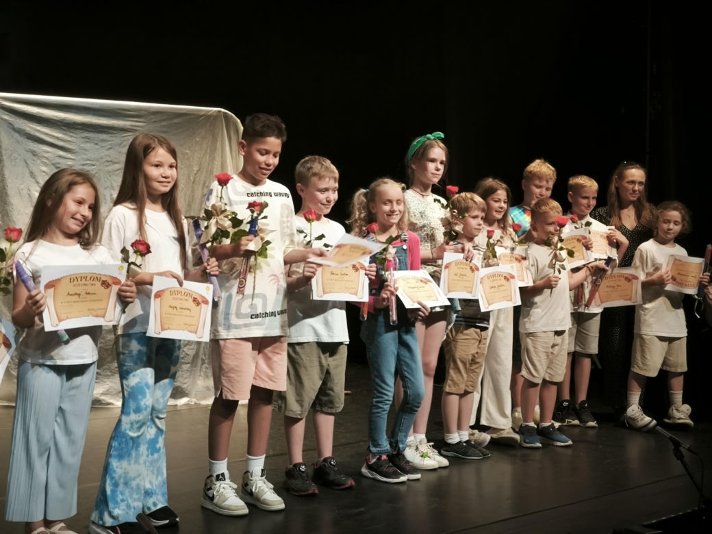 Spektakl na zakończenie warsztatów teatralnych w Teatrze Miejskim w Lesznie 