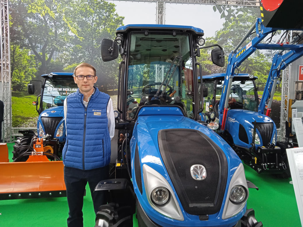 Agrotech 2023 w Targach Kielce. Zabytkowy pług i ciągnik w wersji mini na wystawie