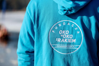 Różowe morsowanie idealne na pomaganie. Trzy Stawy opanowali amatorzy zimnych kąpieli