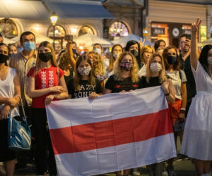 Manifestacja Białorusinów na rynku w Krakowie. Precz z Łukaszenką!