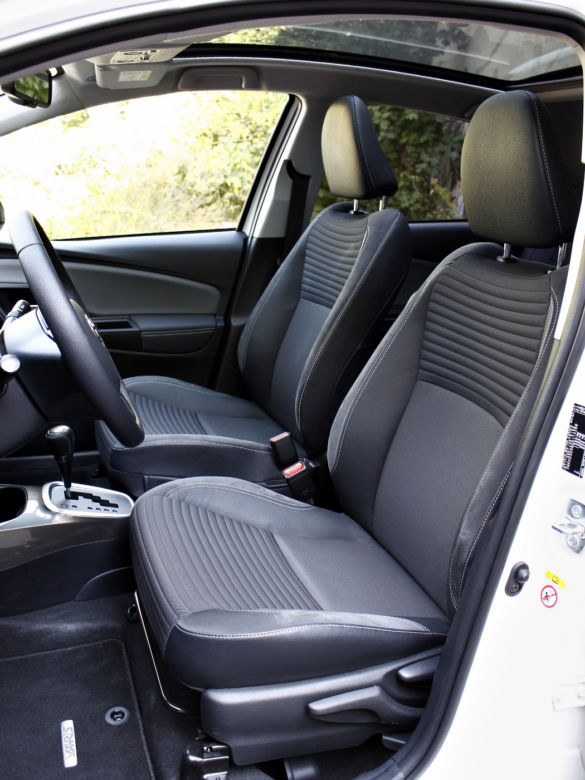 Toyota Yaris Hybrid lifting 2014
