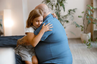 Nie tylko kobiety tyją po dzieciach. Dlaczego ojcowie też się zaokrąglają? 