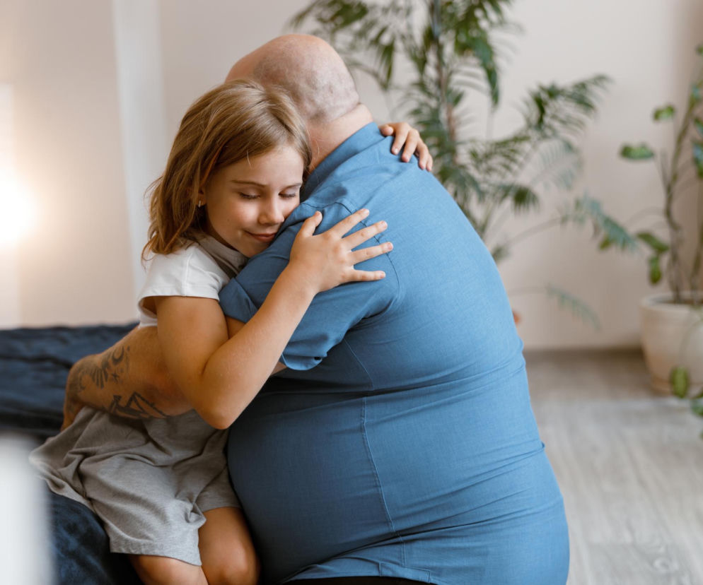 Nie tylko kobiety tyją po dzieciach. Dlaczego ojcowie też się zaokrąglają? 