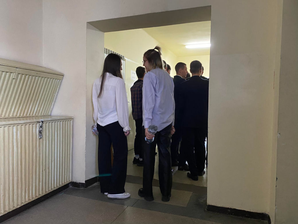 Matura 2023. Maturzyści podczas matury w LO VII w Zielonej Górze