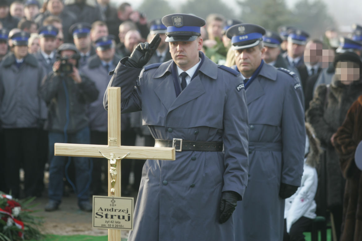  Zadźgali Andrzeja na przystanku, bo zwrócił im uwagę. 13 rocznica śmierci warszawskiego podkomisarza