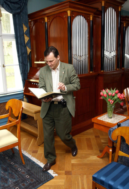 Radosław Sikorski i dwór Chobielin