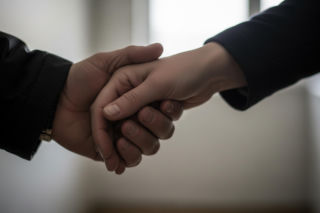 Policjant z Gdyni uratował życie. Niewiarygodne, co zadecydowało o sukcesie akcji.