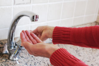 Warszawa bez wody, lepiej się przygotować. Sprawdź, kiedy i gdzie zakręcą krany