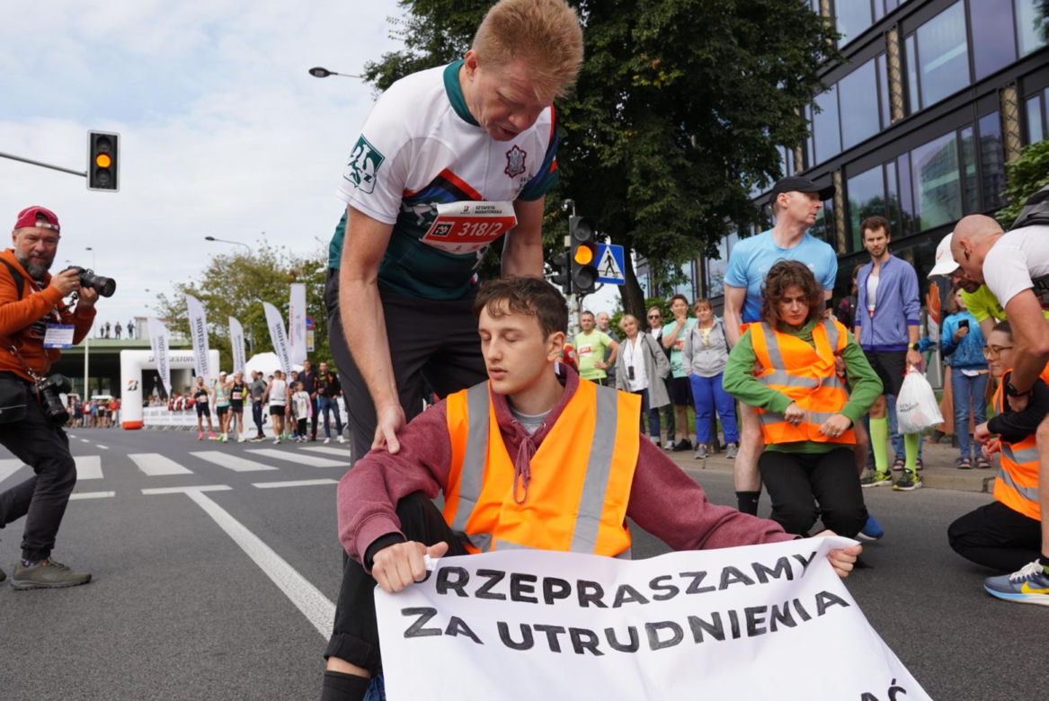 Aktywiści klimatyczni blokowali Maraton Warszawski