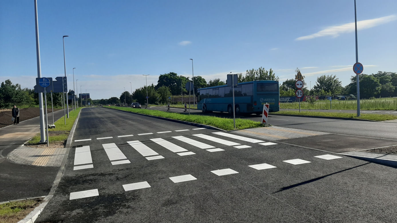 Rozbudowa ulicy Grudziądzkiej w Toruniu na finiszu. Jest bardzo ładnie i o wiele bezpieczniej