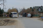 Poważny wypadek w powiecie mińskim: zderzenie cysterny przewożącej gaz z autokarem