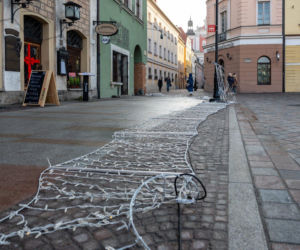 Trwa montaż choinki i świątecznych iluminacji