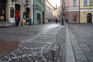 Trwa montaż choinki i świątecznych iluminacji