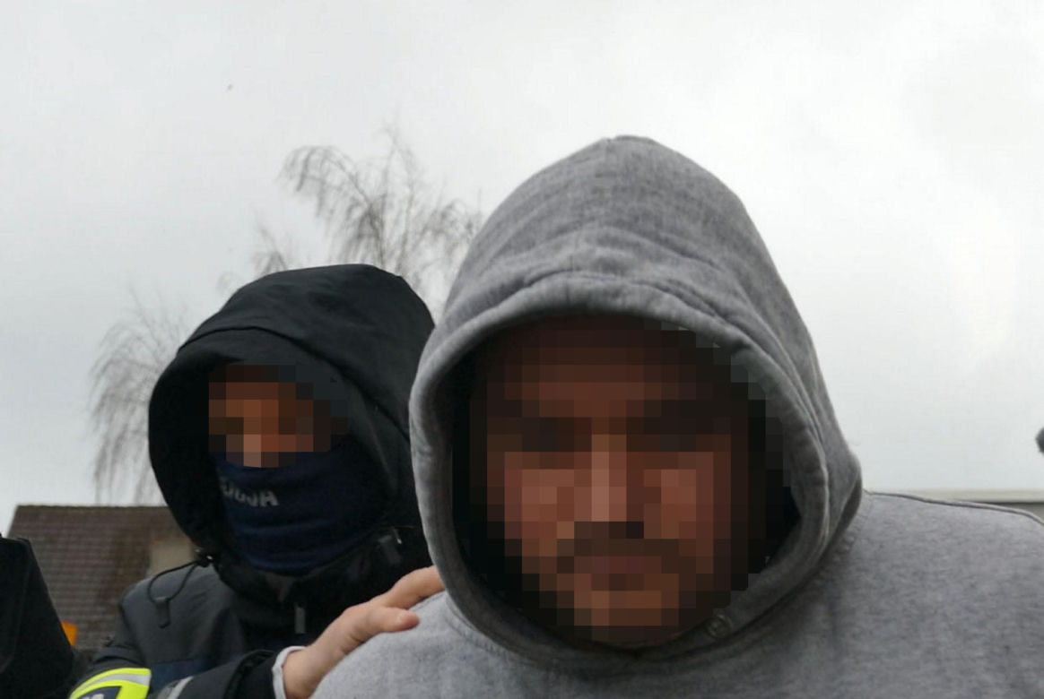 Rodzice zastępczy ze Zgierza doprowadzeni do prokuratury. Co się działo w ich domu?