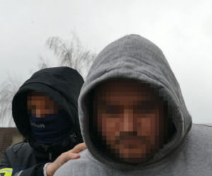 Rodzice zastępczy ze Zgierza doprowadzeni do prokuratury. Co się działo w ich domu?