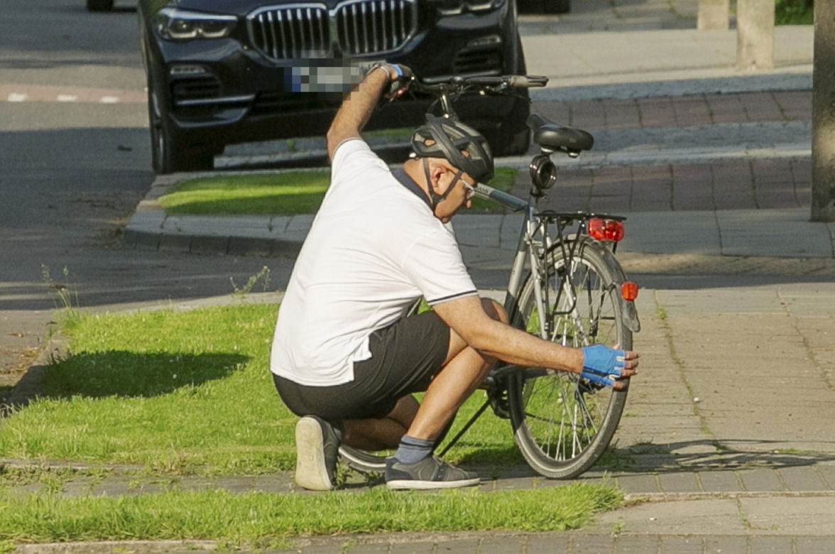 Alvin Gajadhur podczas letnich porządków