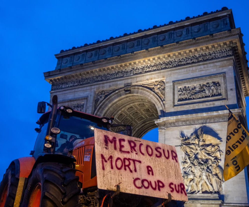 Traktory pod Wieżą Eiffla. Rolnicy blokują Paryż w proteście przeciw umowie UE–Mercosur