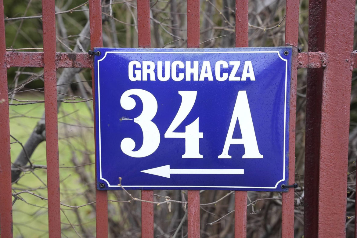 Ulica na Ursynowie bez internetu. Urzędnicy rozkładają ręce, mieszkańcy je załamują