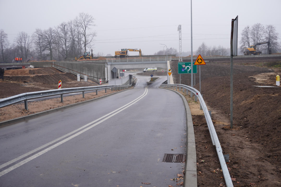 Wielkie otwarcie tunelu pod torami w Niewodnicy Kościelnej. Tak przebiegają prace w ramach Rail Baltica [ZDJĘCIA]