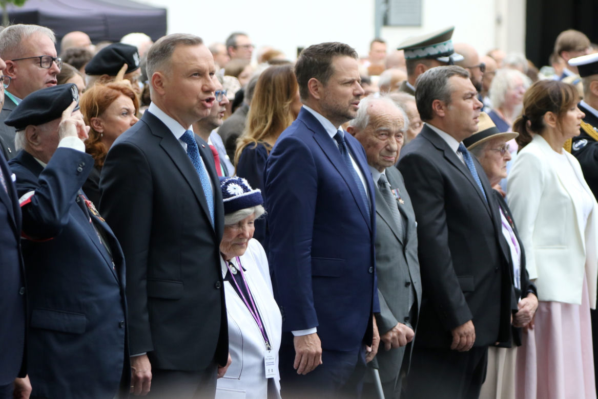TYT Prezydenci Duda i Trzaskowski mówią o jedności. Na oczach powstańców warszawskich