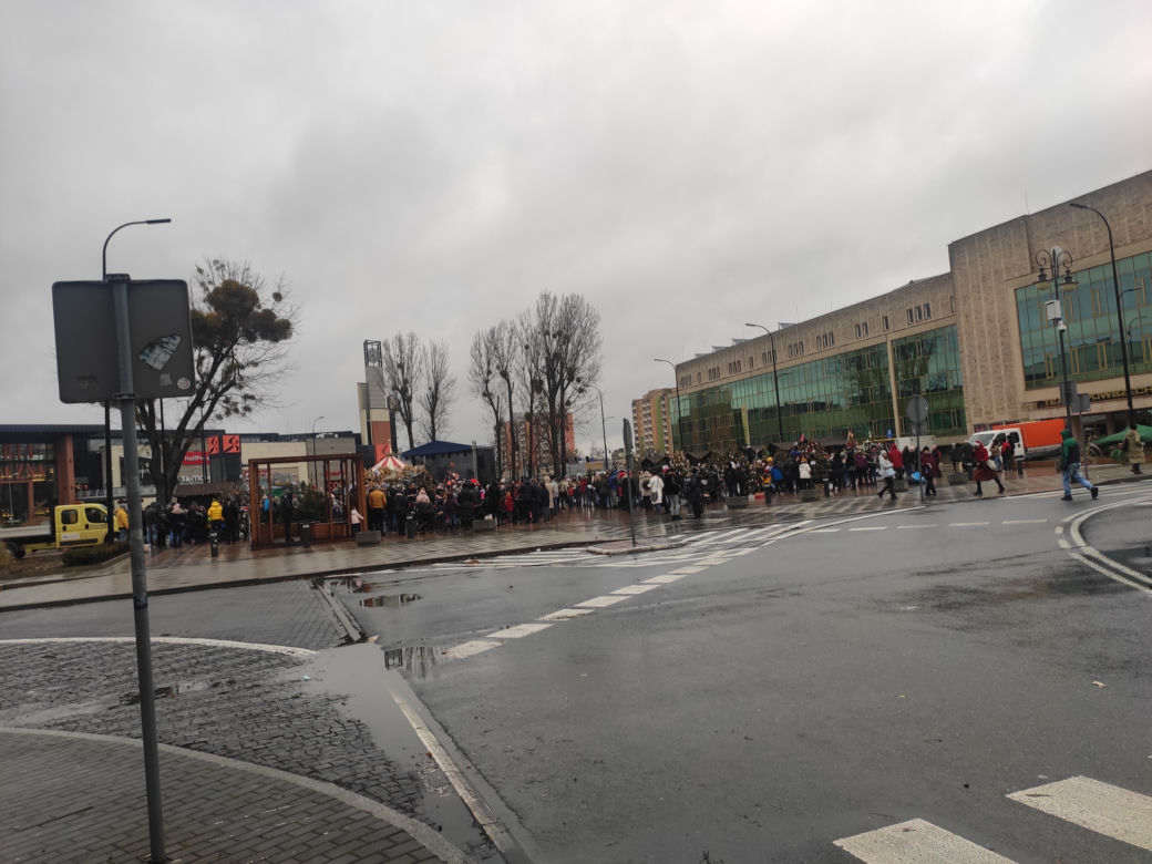 Konkurs na najładniej ubraną choinkę podczas jarmarku świątecznego w Radomiu