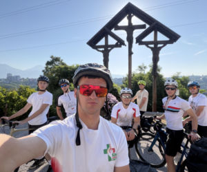 Wyjątkowa wyprawa młodych cyklistów. Z Bodzanowa prosto w alpejskie chmury!