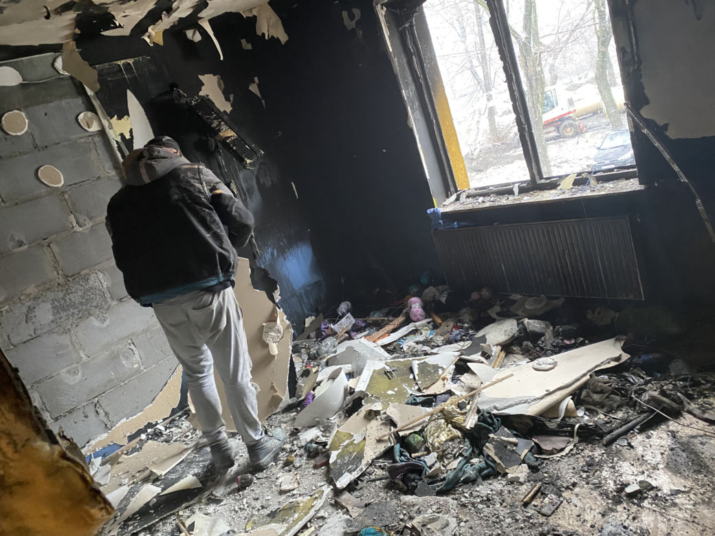 W ogniu stracili wszystko. "Wyniosłem córkę na rękach do żony na balkon, sam wyskoczyłem przez okno"