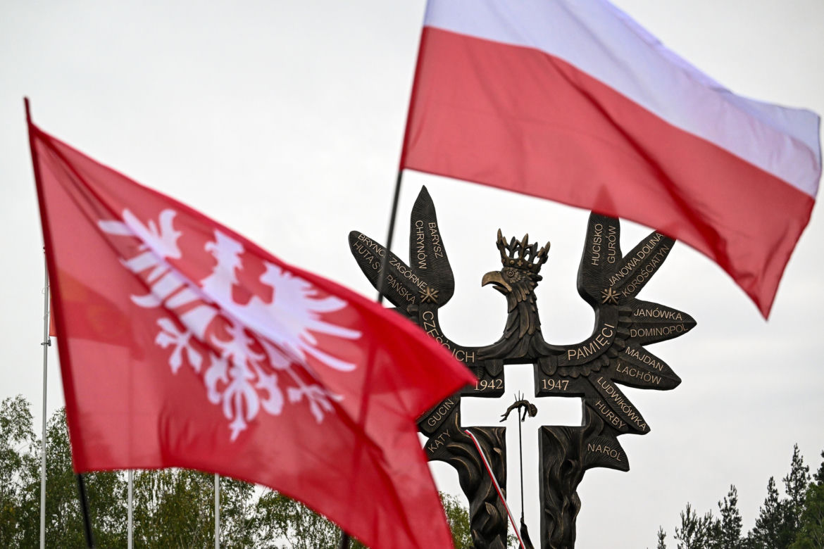 Tłumy z całej Polski na Podkarpaciu. W niedzielę odsłonięto kontrowersyjny pomnik