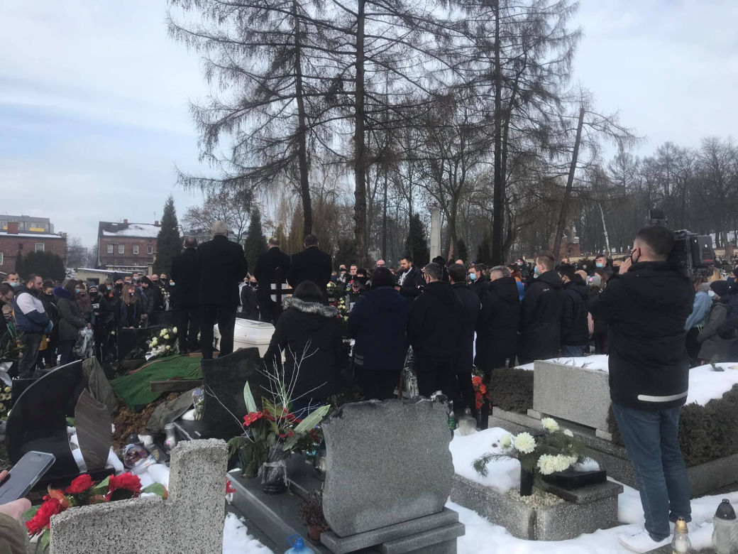 Ciężarną 13-latkę zabił jej 15-letni chłopak. Bliscy żegnają Patrycję i jej nienarodzone dziecko [RELACJA Z UROCZYSTOŚCI]