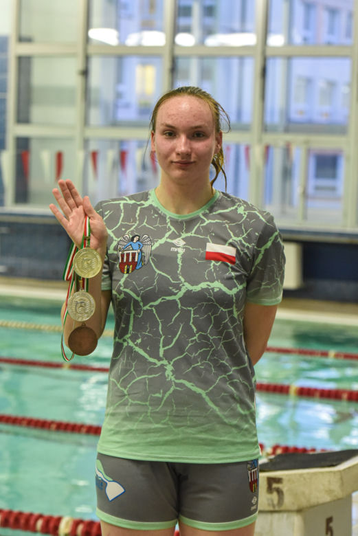 Jola z Torunia to 15-letnia pływaczka. Bije niesamowite rekordy