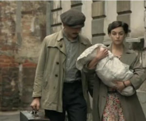 Czas honoru Powstanie odc. 1. Romek (Piotr Żurawski), Lena (Agnieszka Więdłocha)
