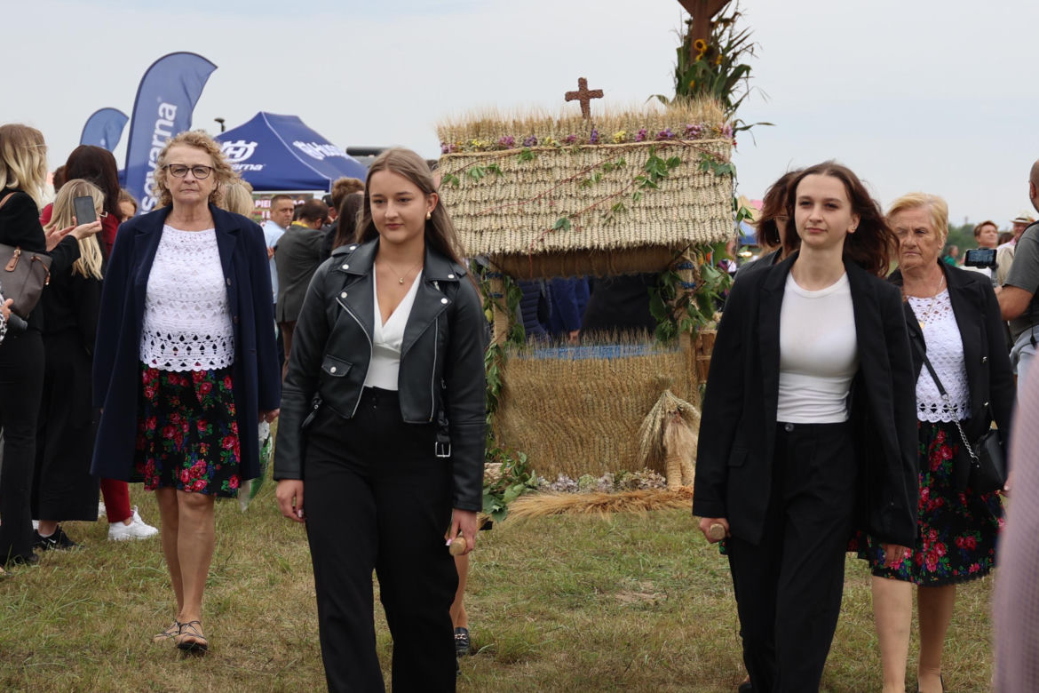 Korowód dożynkowy na dożynkach wojewódzkich 2025 w Świdniku