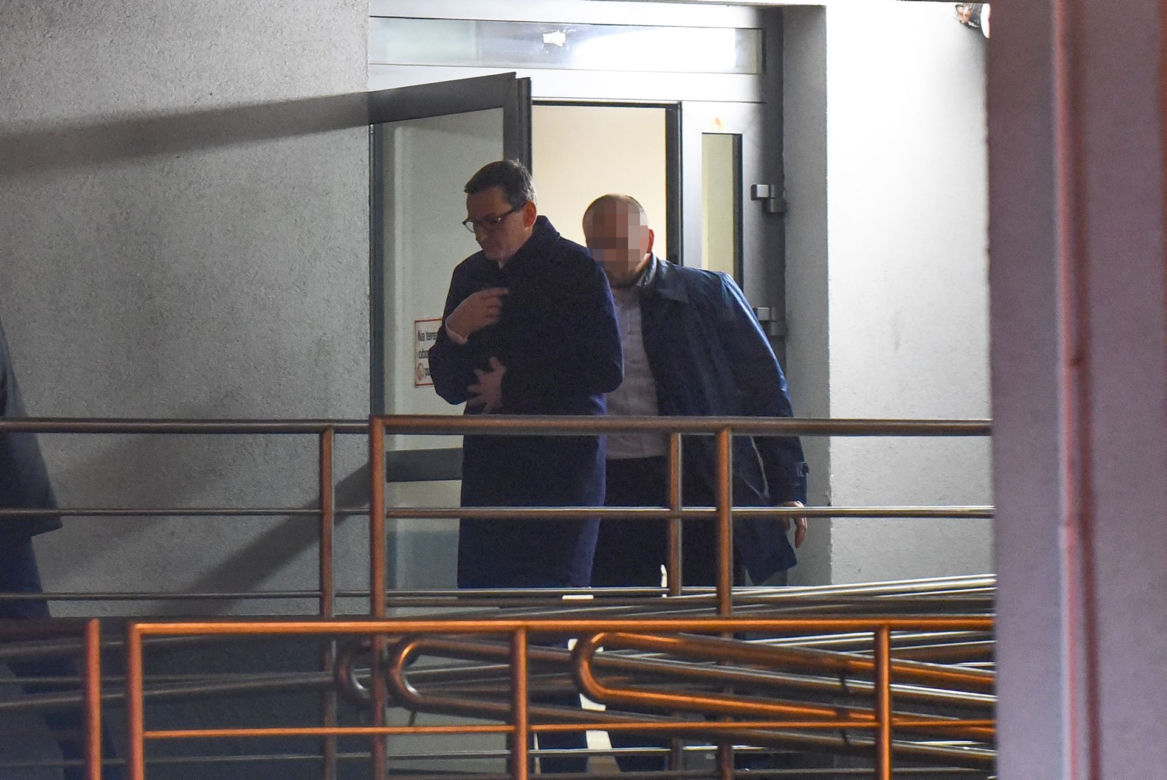 Premier Morawiecki czuwa przy ojcu Kornelu