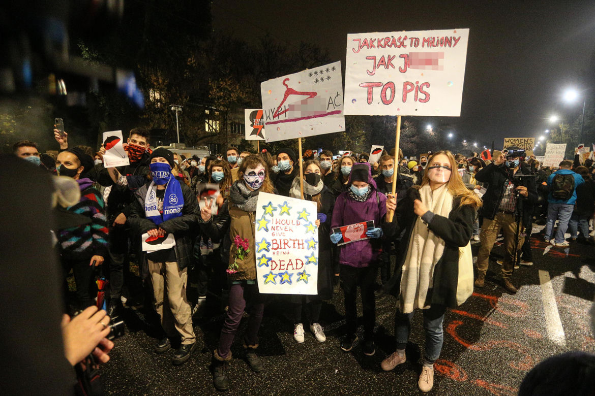 Nocne protesty pod domem Jarosława Kaczyńskiego