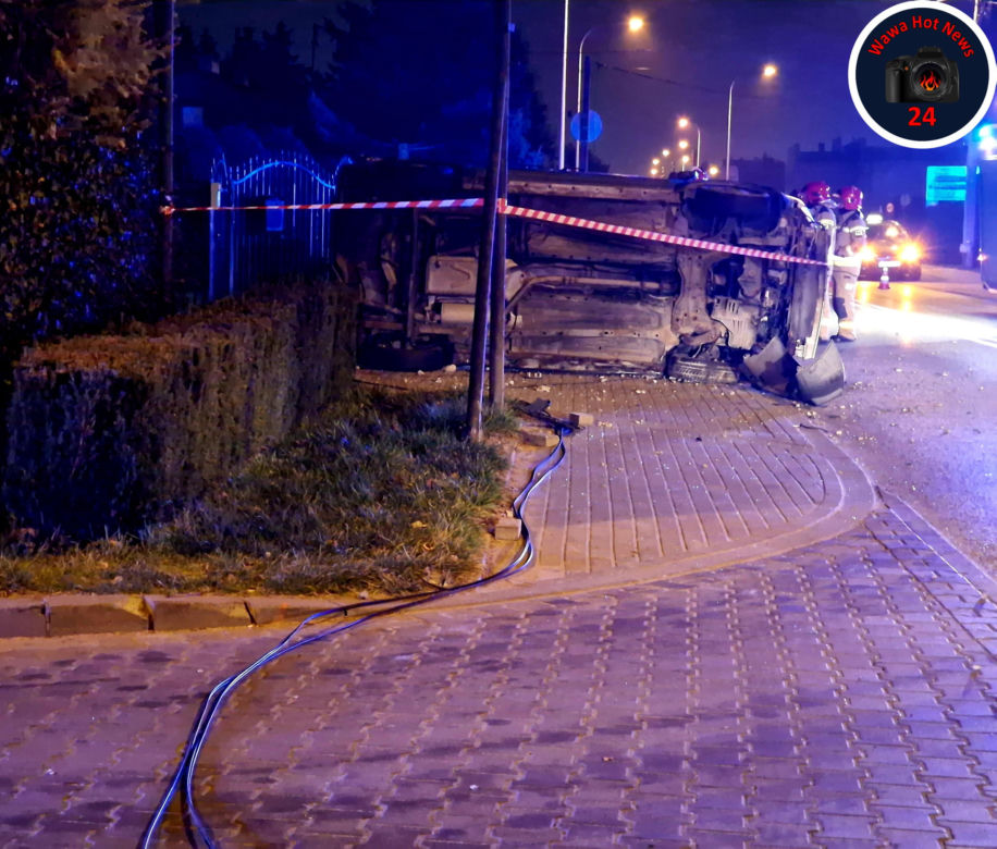 Rozbił forda na betonowym słupie. Jechał bez prawka i po alkoholu